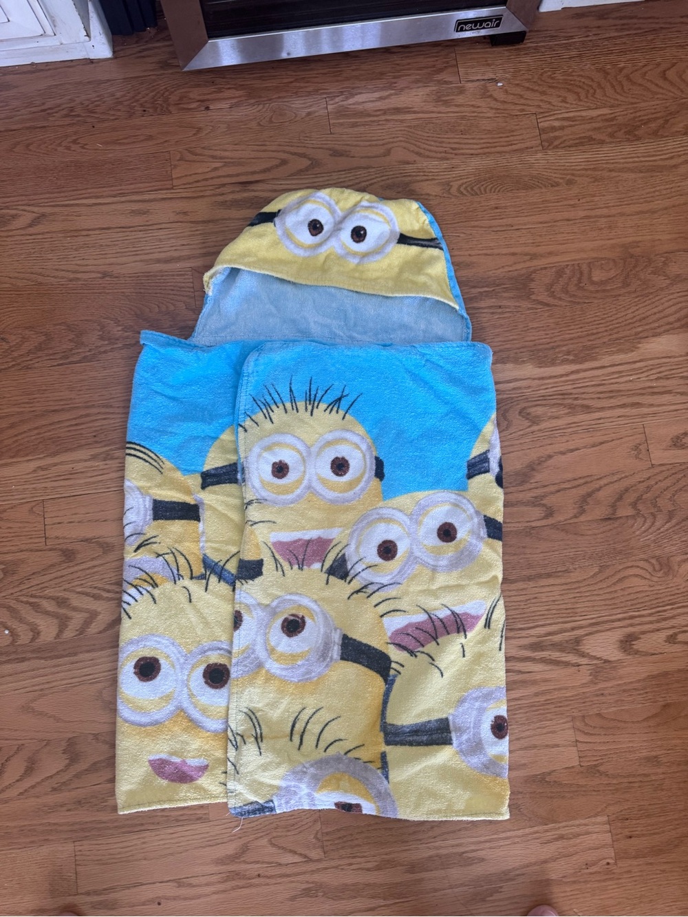 Kids Hooded Minions Towel - Blue & Yellow